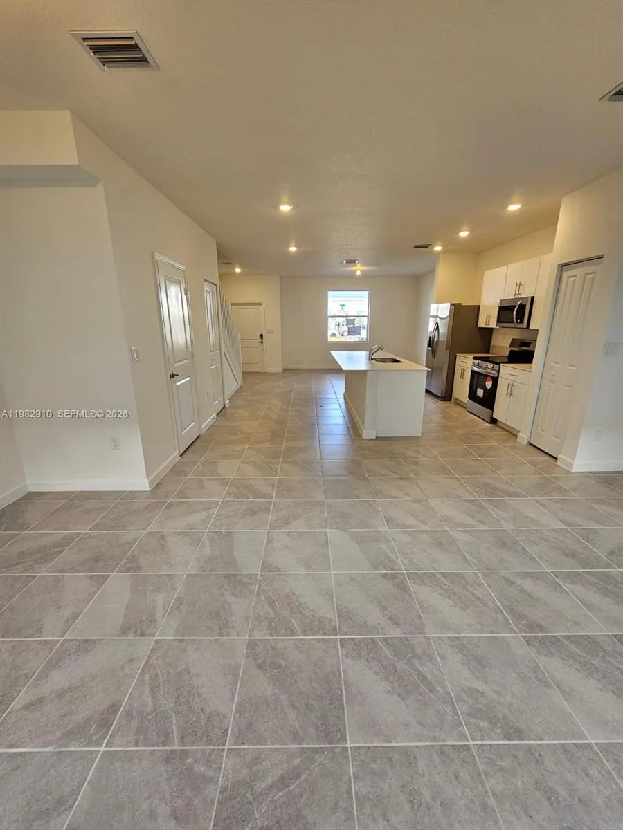 1148 SE 2nd St, Florida City, FL 33034 photo 4