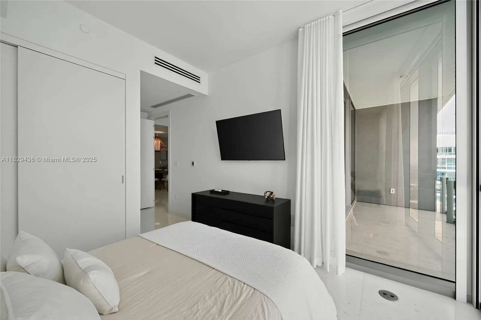 300 Biscayne Boulevard Way # 5009W, Miami, FL 33131 photo 13