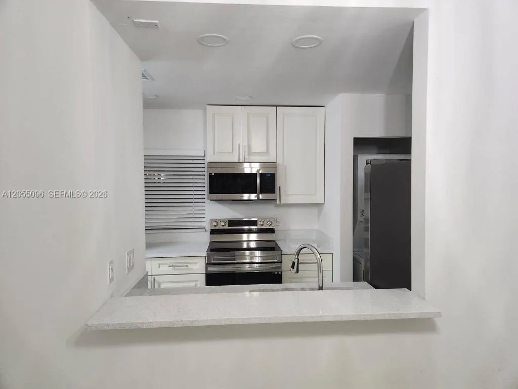 11643 NW 11th St, Pembroke Pines, FL 33026