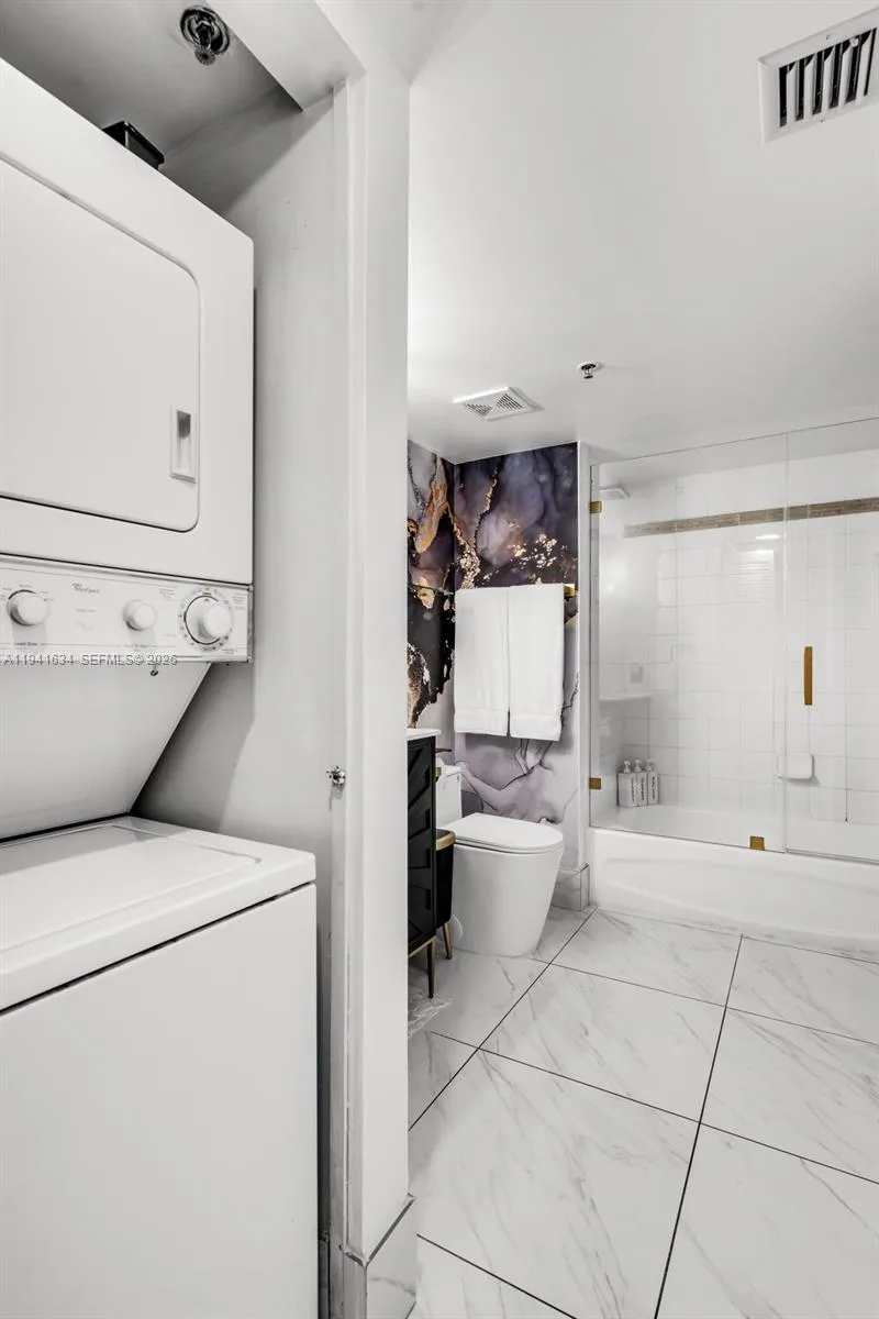 1200 Brickell Bay Dr # 2807, Miami, FL 33131 photo 13