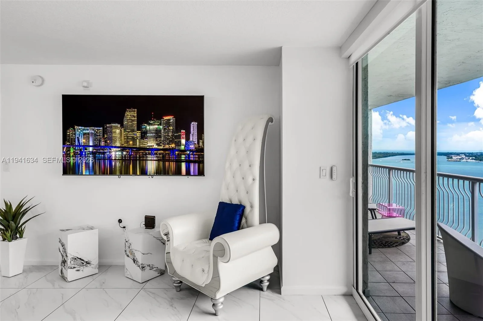 1200 Brickell Bay Dr # 2807, Miami, FL 33131 photo 2