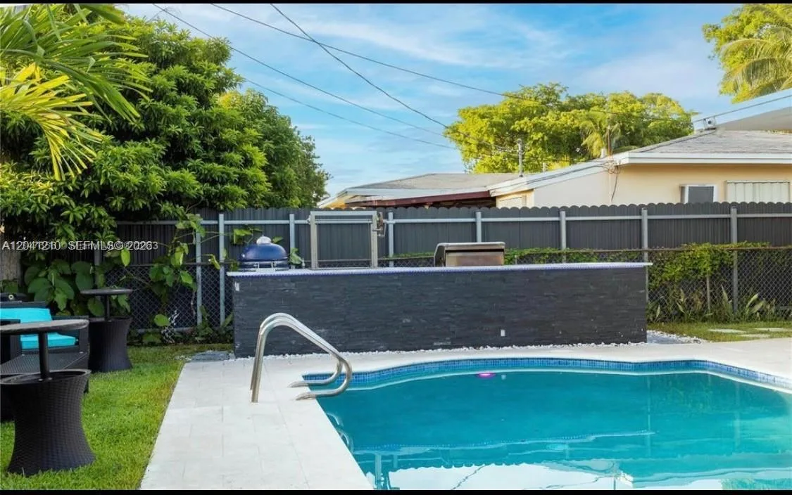 16100 NE 9th Ct, North Miami Beach, FL 33162 photo 5