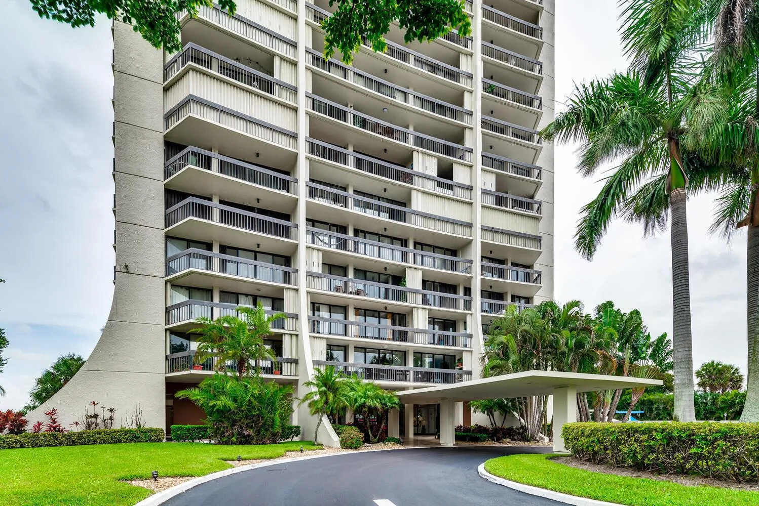 2000 PRESIDENTIAL Way # 603, West Palm Beach, FL 33401