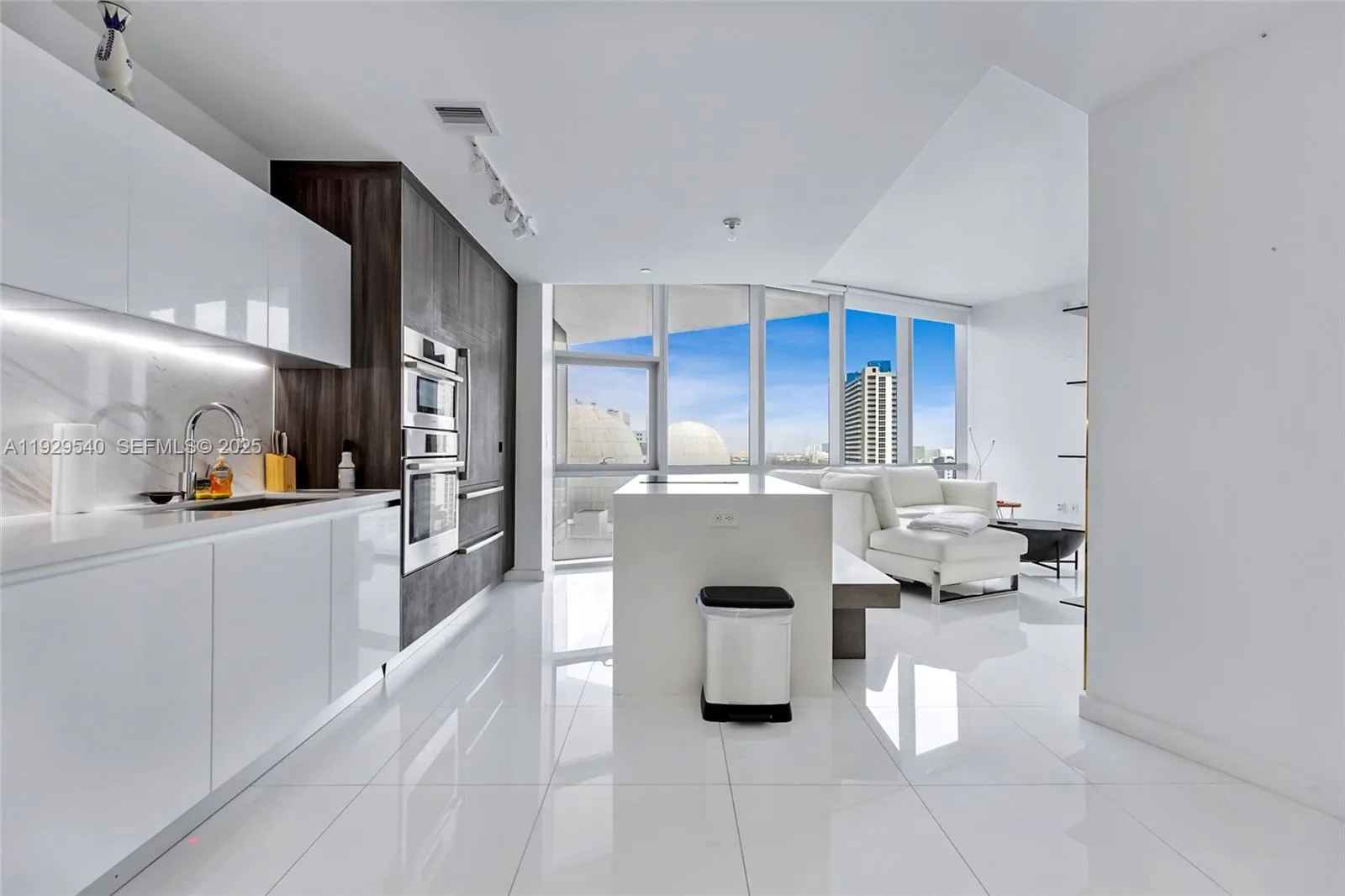 851 NE 1st Ave # 1202, Miami, FL 33132 photo 2