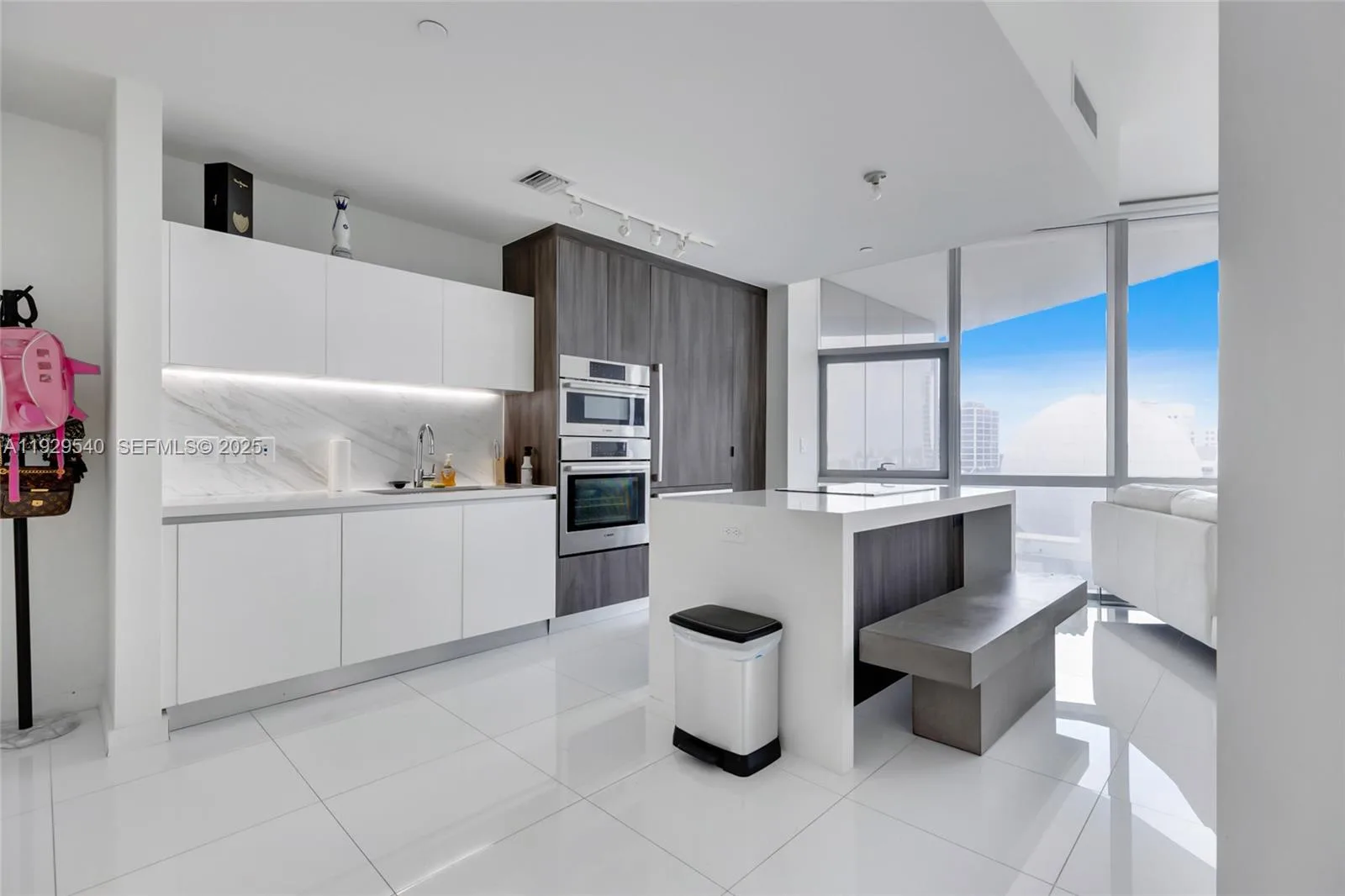 851 NE 1st Ave # 1202, Miami, FL 33132 photo 3