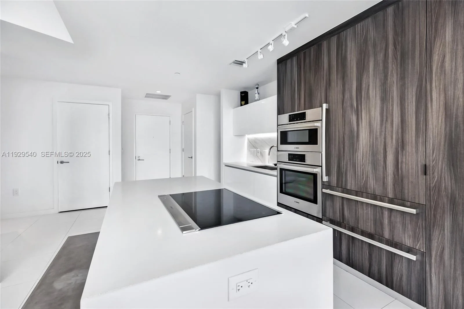 851 NE 1st Ave # 1202, Miami, FL 33132 photo 5