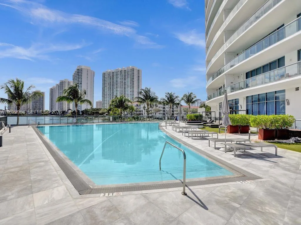 3250 NE 188th St # 207, Aventura, FL 33180