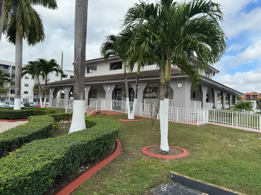 8185 NW 7th St # 205, Miami, FL 33126