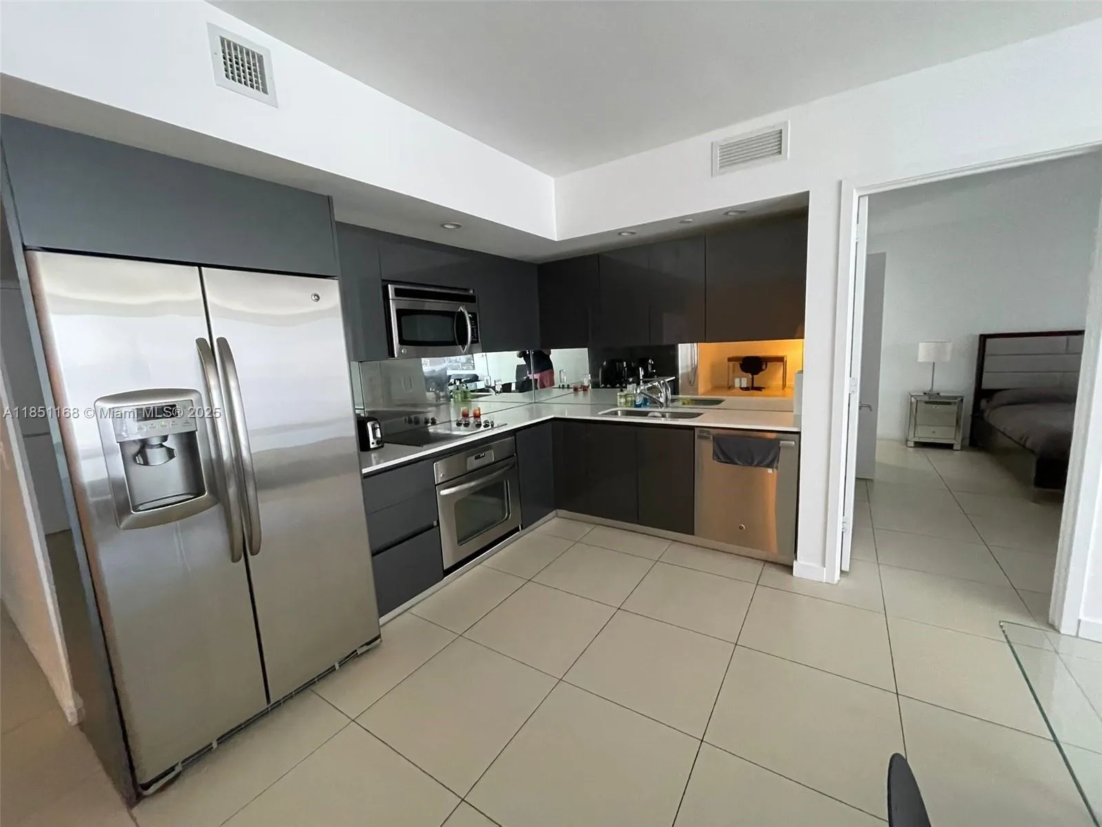 31 SE 6th St # 907, Miami, FL 33131