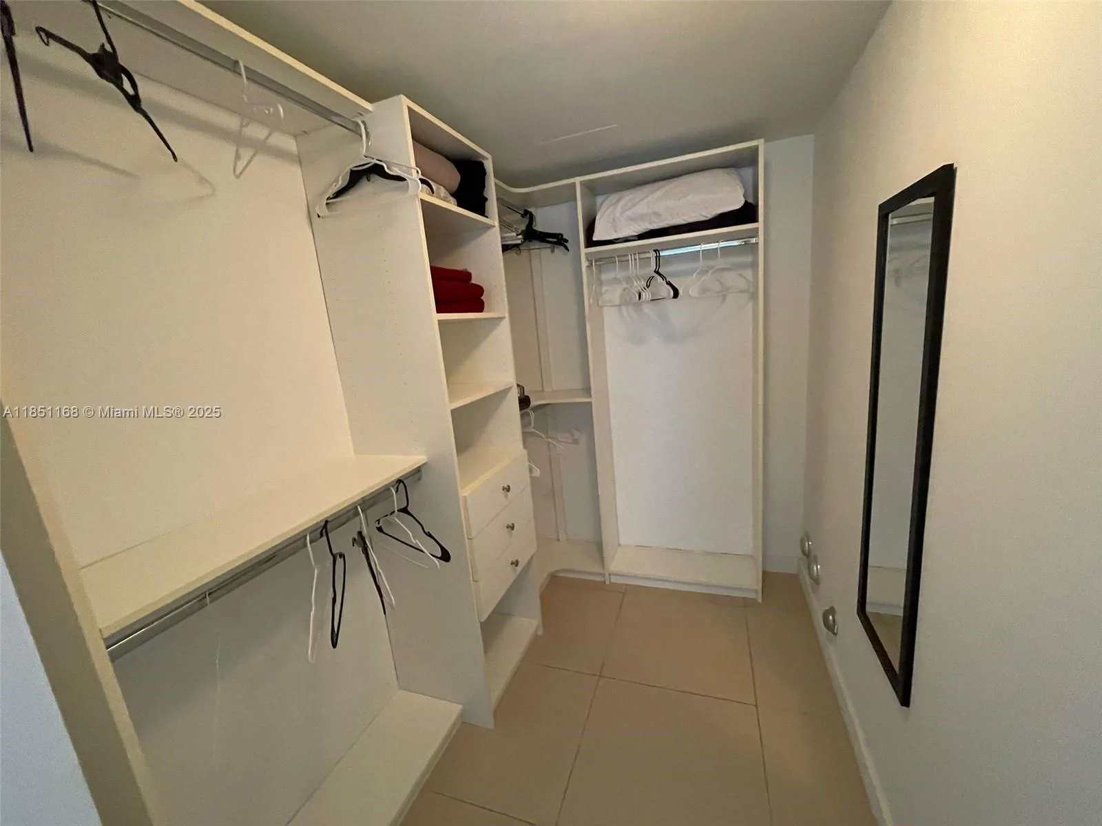 31 SE 6th St # 907, Miami, FL 33131 photo 9