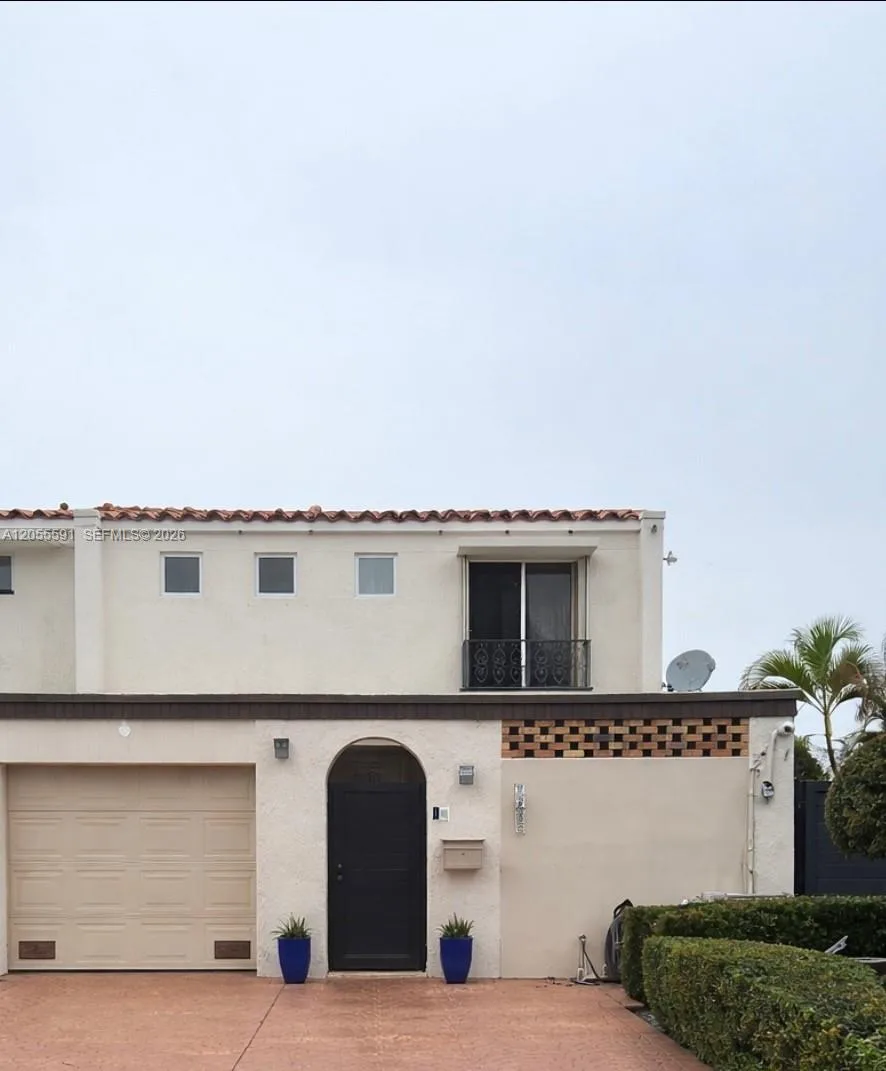7282 Jacaranda Ln, Miami Lakes, FL 33014 photo 2
