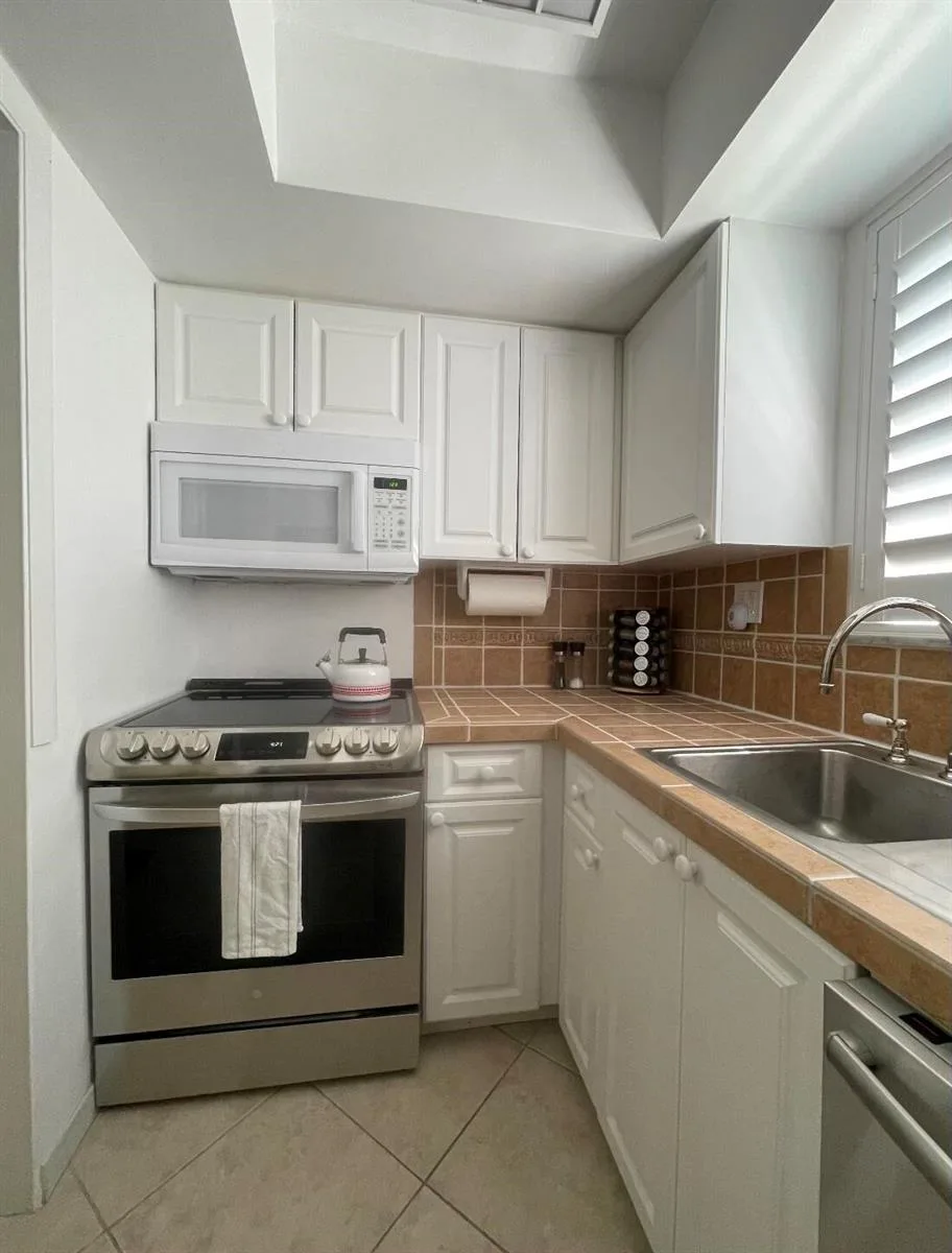 1202 Palm Trail # 6, Delray Beach, FL 33483 photo 9