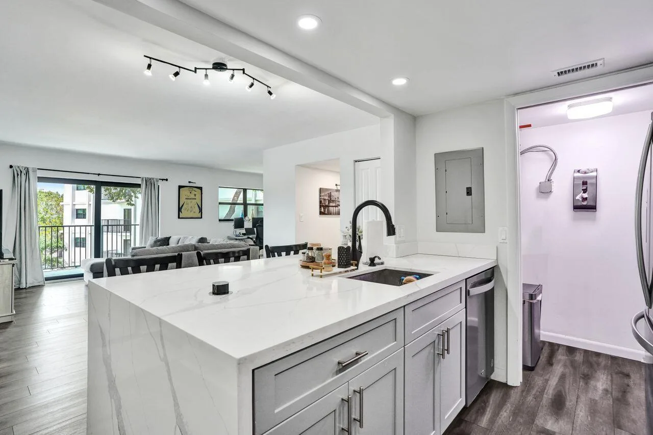 1000 RIVER REACH Drive # 321, Fort Lauderdale, FL 33315