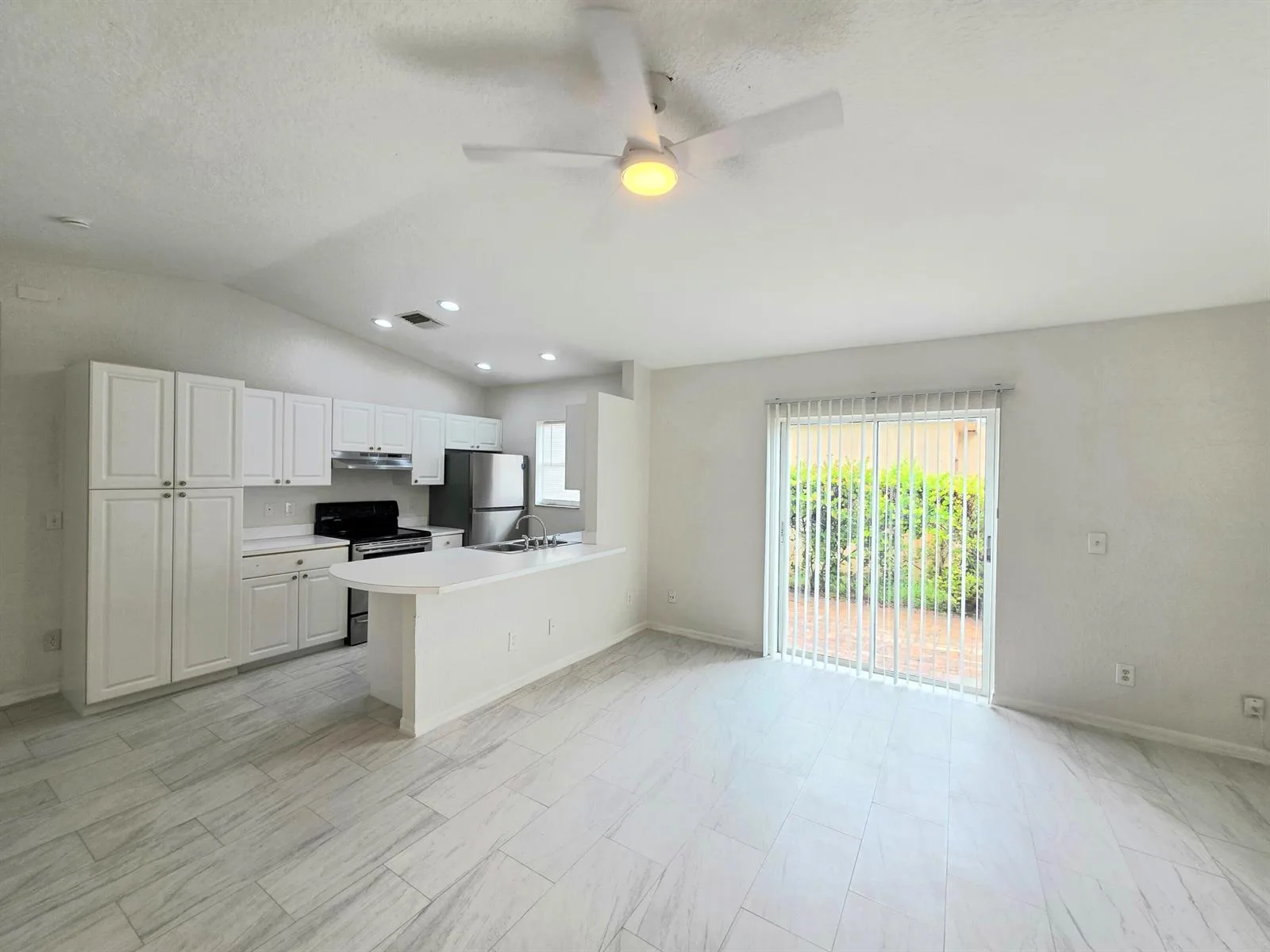 569 E Ridge Circle N, Boynton Beach, FL 33435