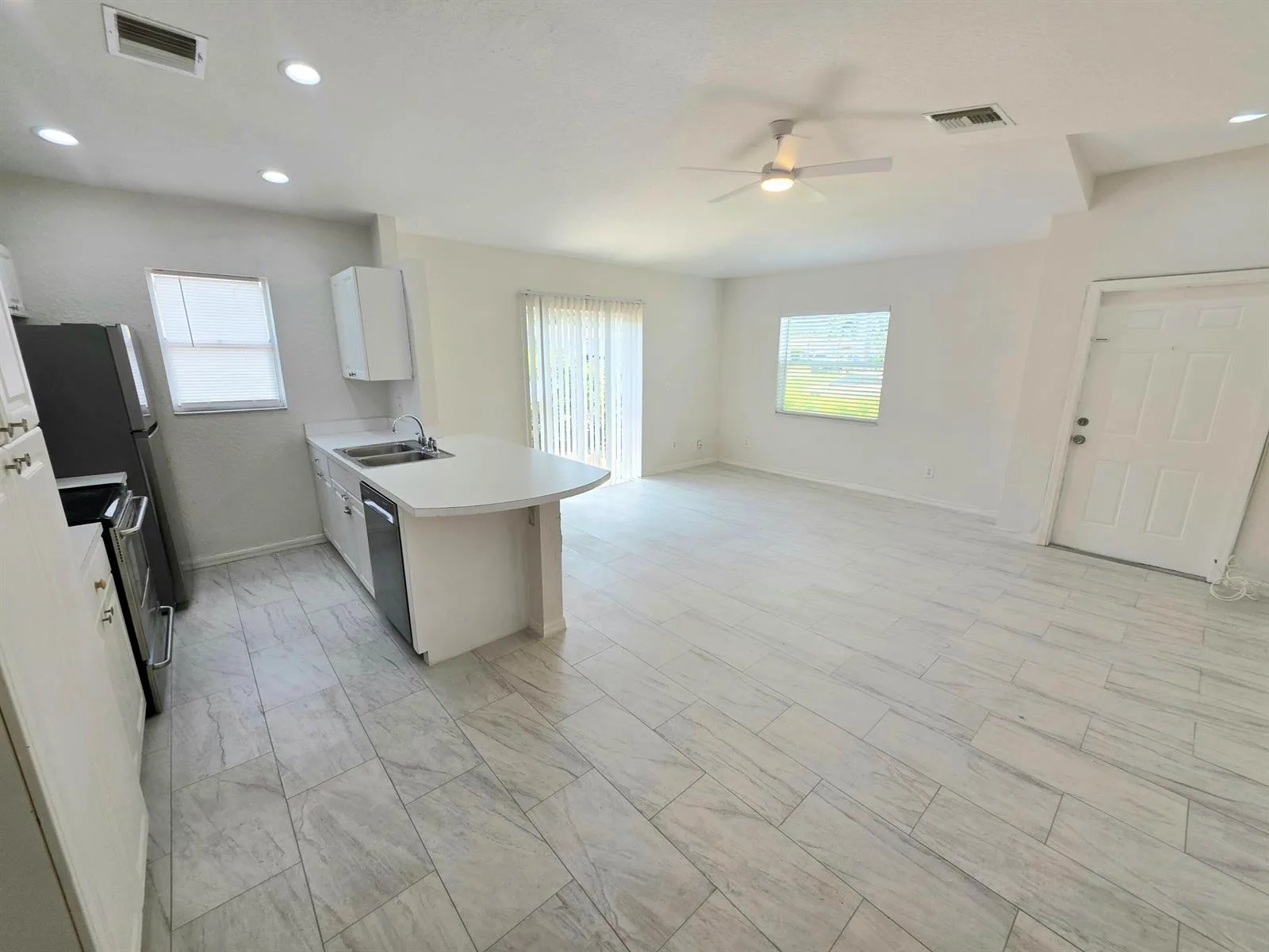569 E Ridge Circle N, Boynton Beach, FL 33435 photo 3