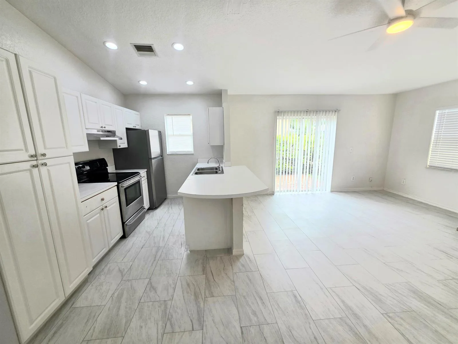 569 E Ridge Circle N, Boynton Beach, FL 33435 photo 5