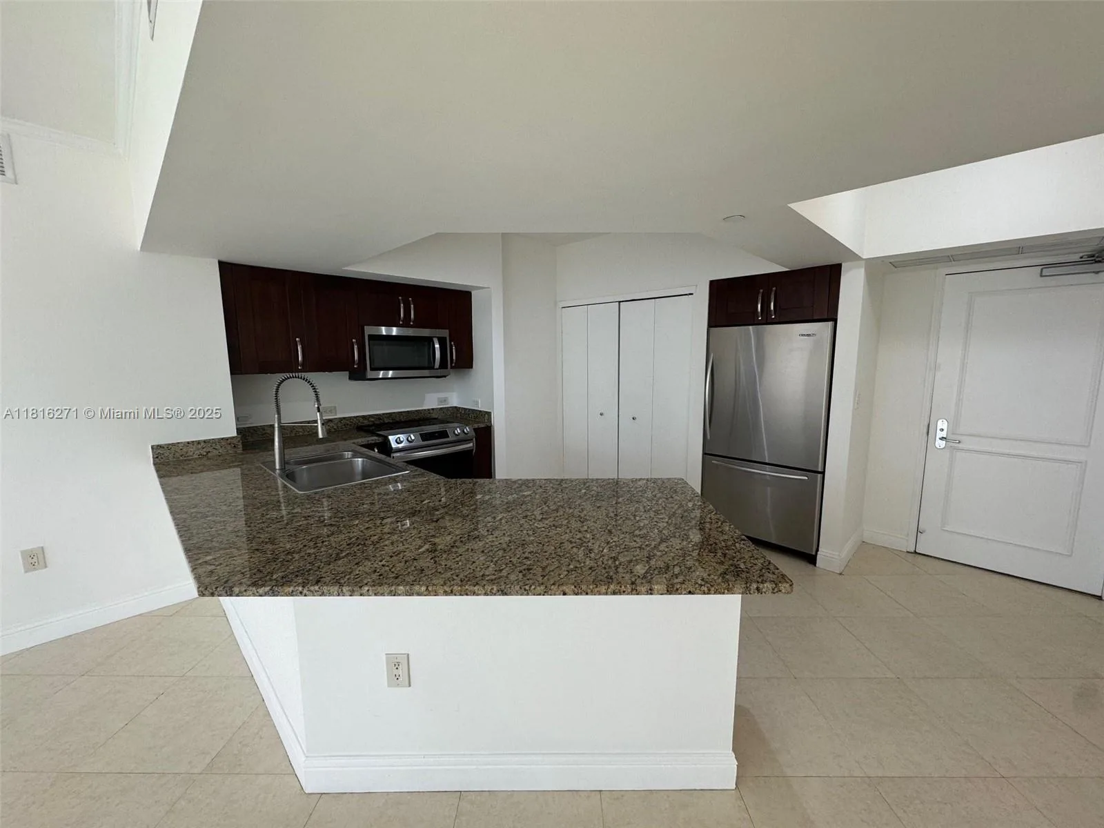 19900 E Country Club Dr # 209, Aventura, FL 33180 photo 3
