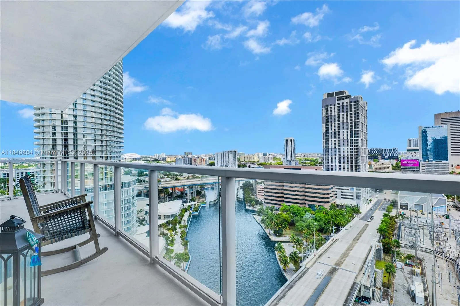 185 SW 7th St # 1901, Miami, FL 33130 photo 2