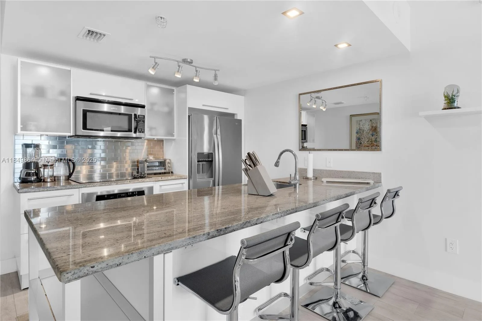 185 SW 7th St # 1901, Miami, FL 33130 photo 3