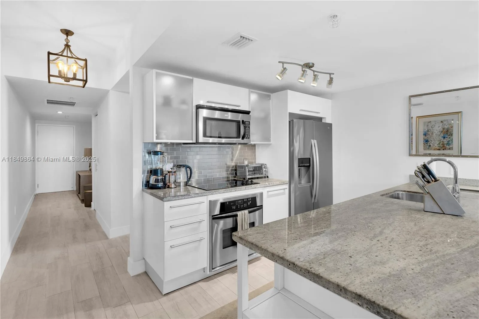 185 SW 7th St # 1901, Miami, FL 33130 photo 4