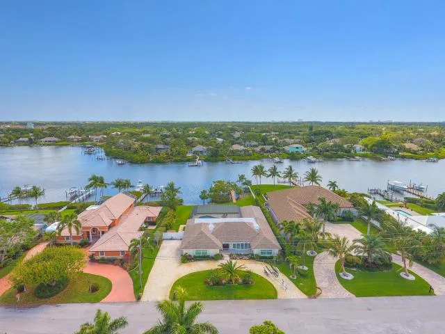 35 Saddleback Road, Jupiter, FL 33469
