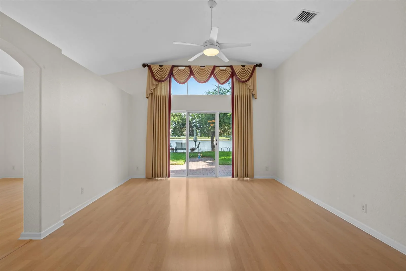 4977 Victoria Circle, West Palm Beach, FL 33409 photo 10