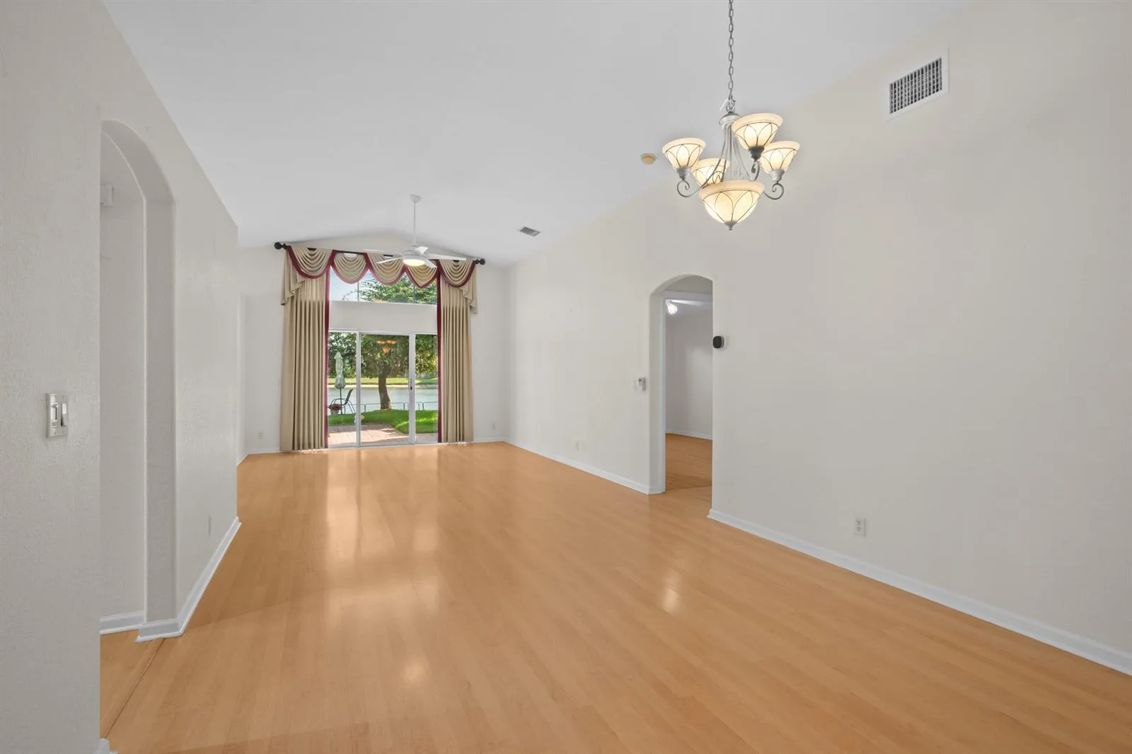 4977 Victoria Circle, West Palm Beach, FL 33409 photo 8