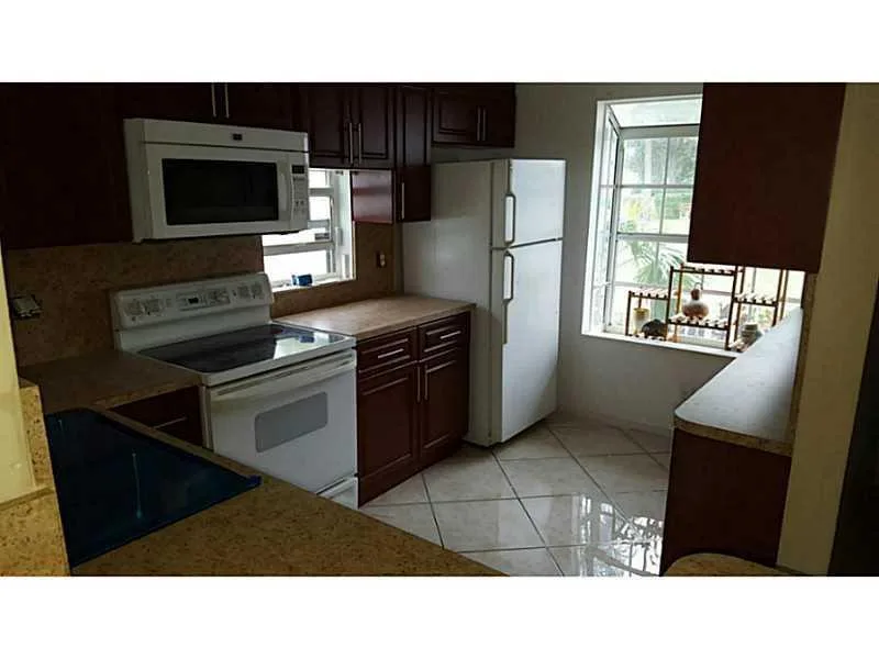 4674 Lakeside Circle, West Palm Beach, FL 33417 photo 4