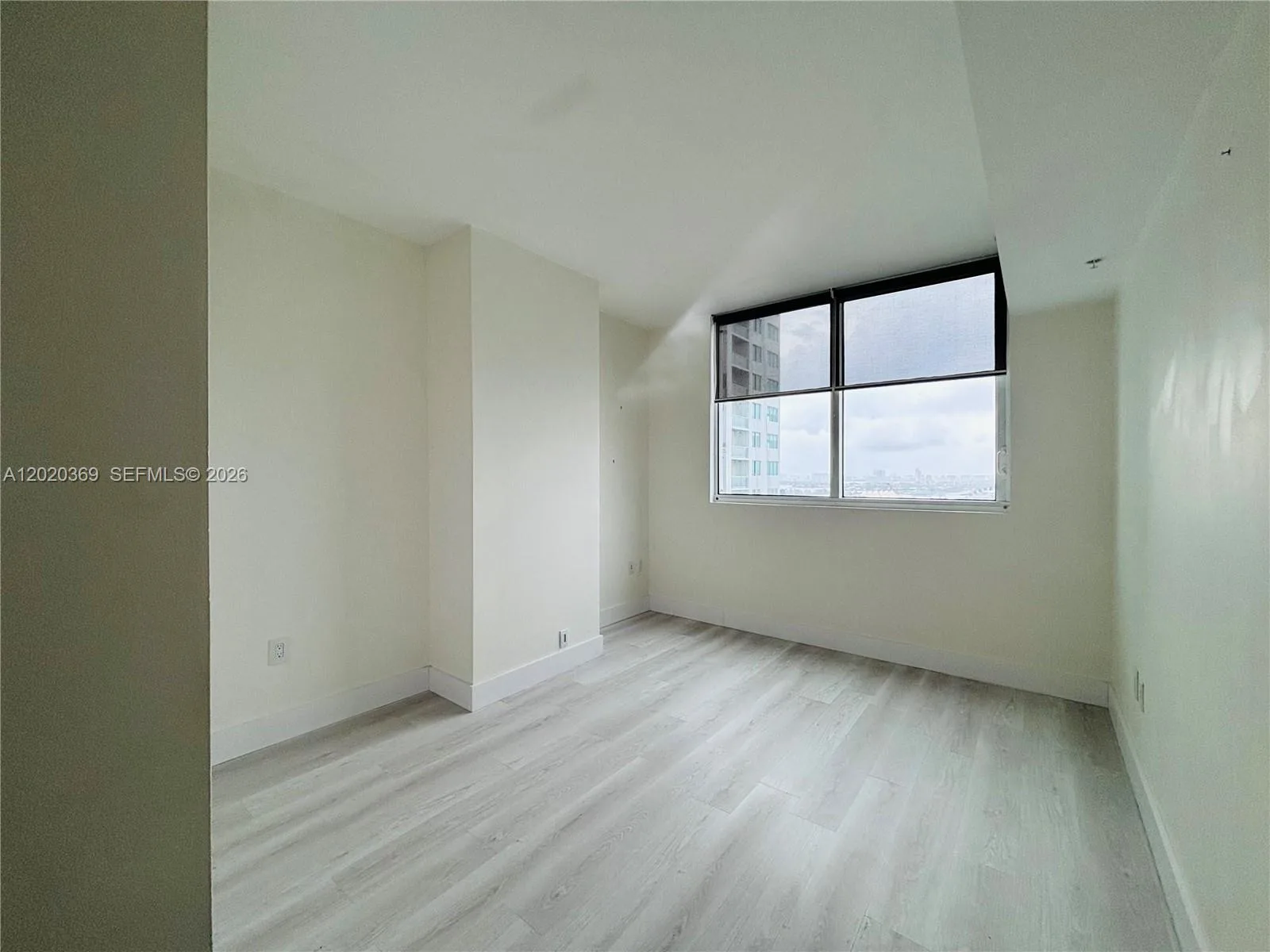 253 NE 2nd St # 2003, Miami, FL 33132 photo 11
