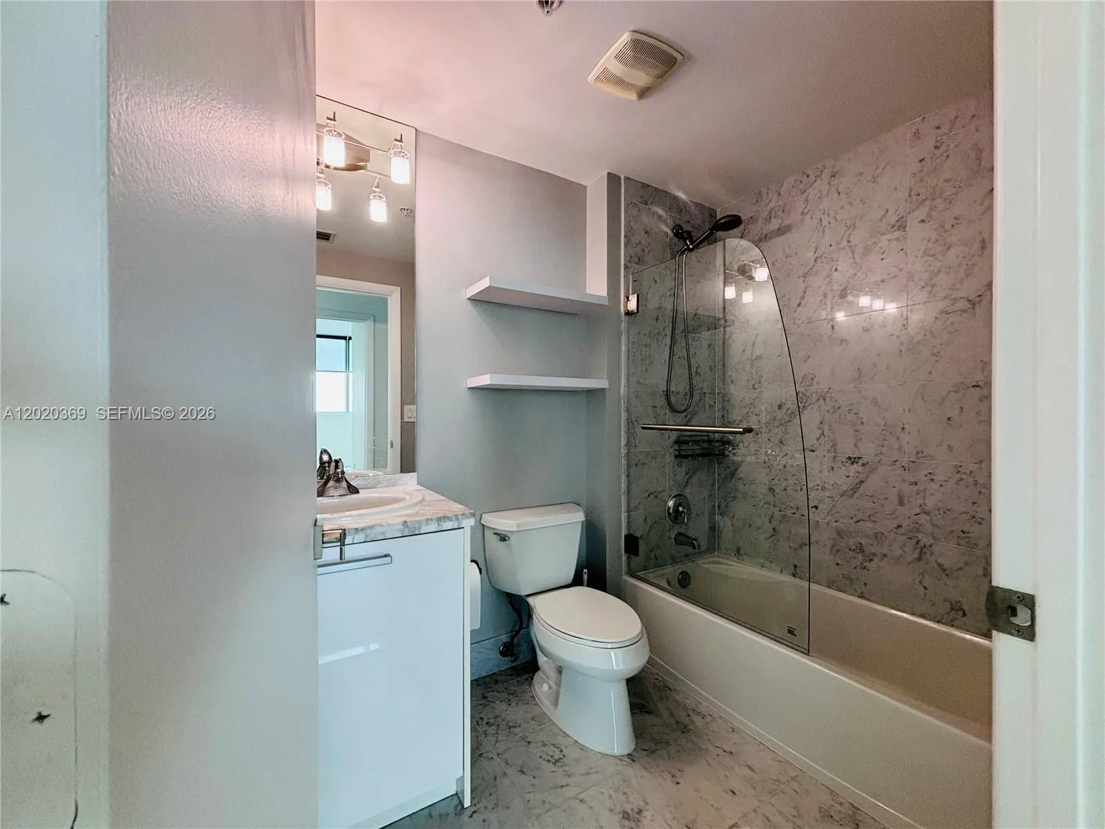 253 NE 2nd St # 2003, Miami, FL 33132 photo 13
