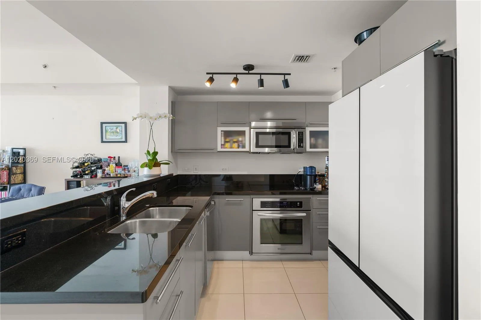 253 NE 2nd St # 2003, Miami, FL 33132 photo 8