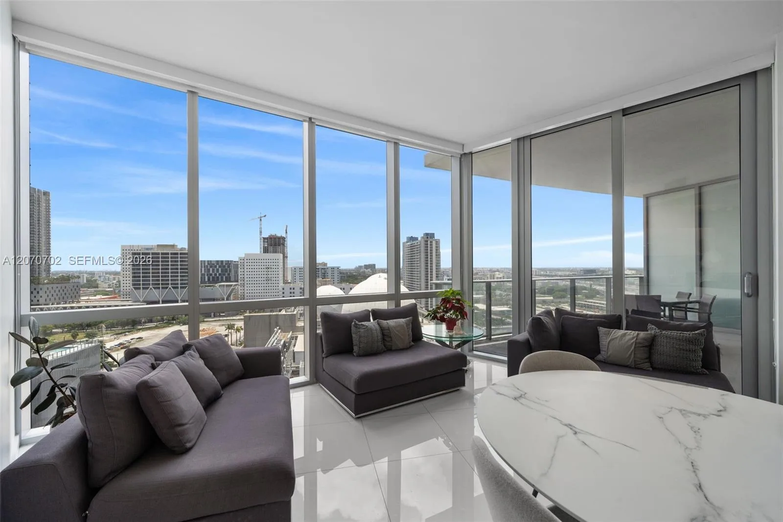 851 NE 1st Ave # 1610, Miami, FL 33132