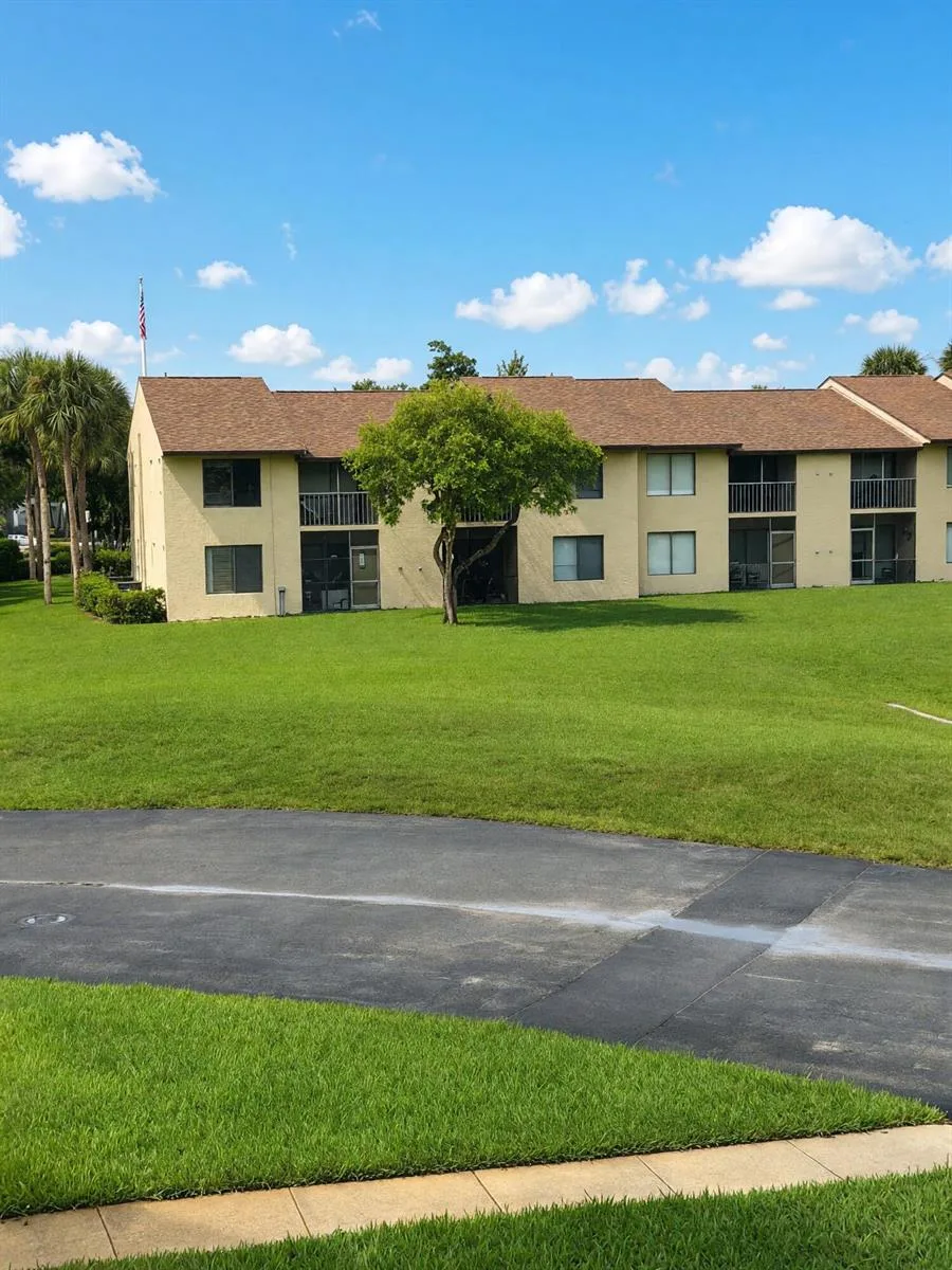 6716 Palmetto Circle S # 202, Boca Raton, FL 33433