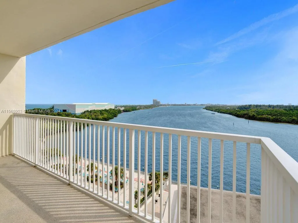 300 Bayview Dr # 906, Sunny Isles Beach, FL 33160