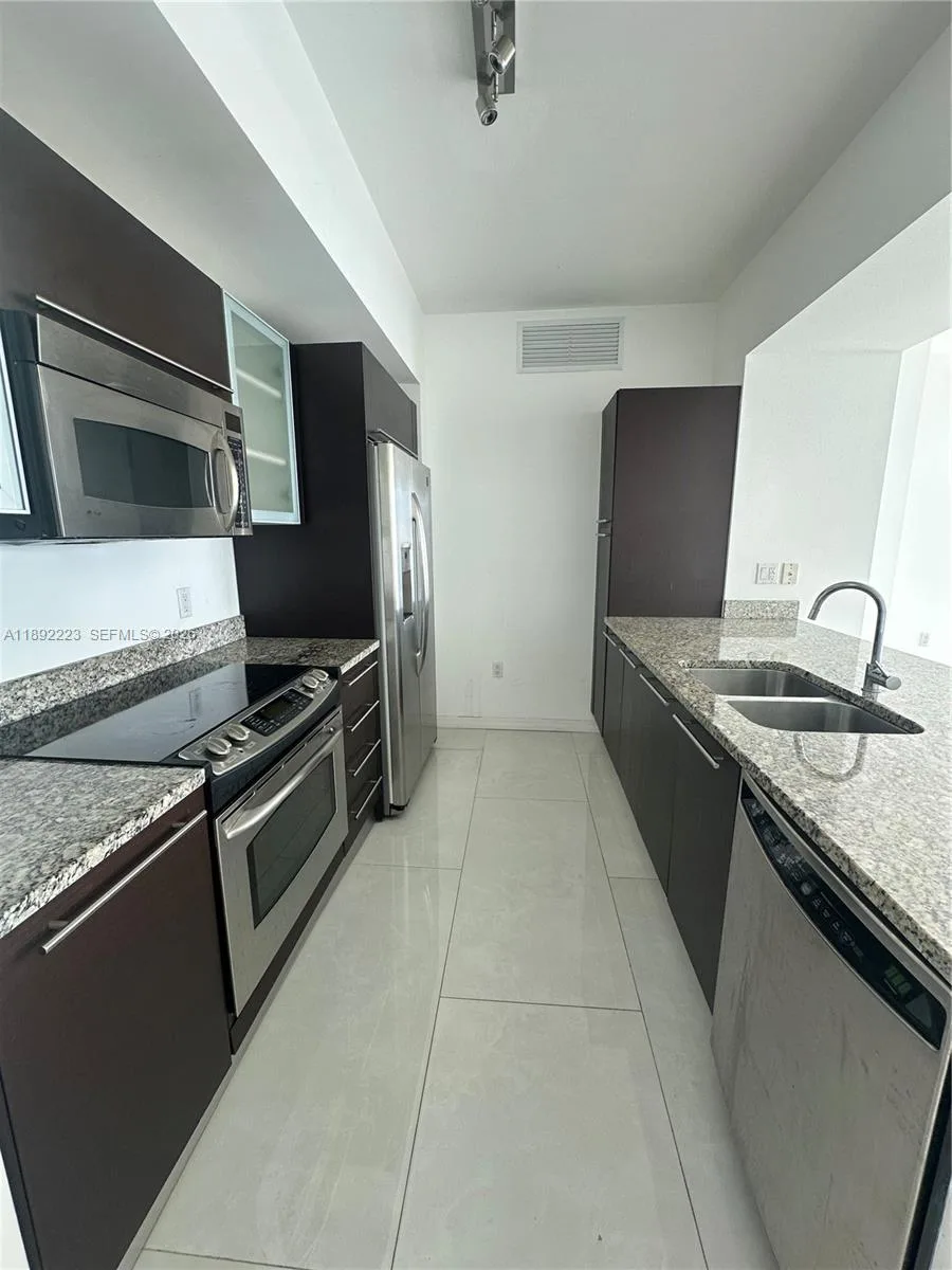 951 Brickell Ave # 3810, Miami, FL 33131 photo 4