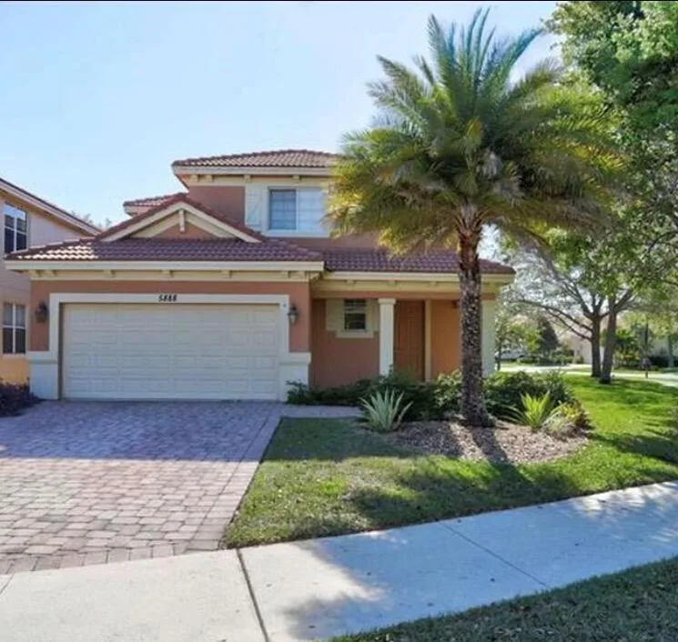5888 SE Crooked Oak Avenue, Hobe Sound, FL 33455