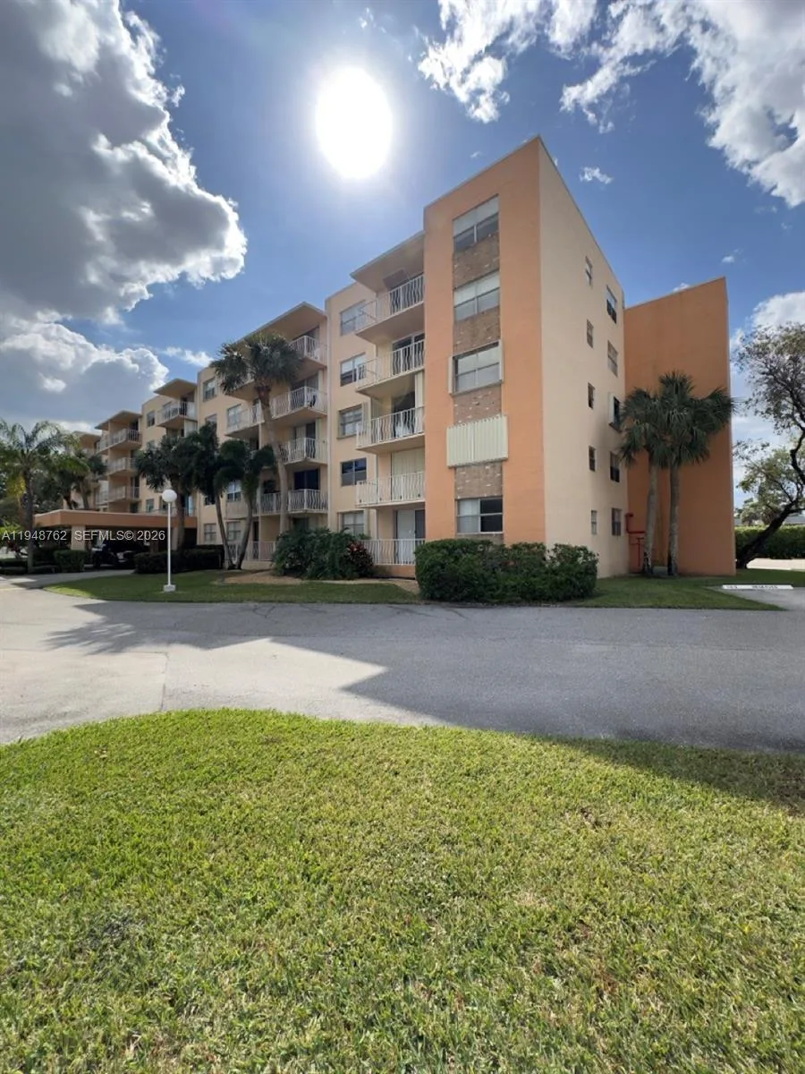 500 Executive Center Dr # 2N, West Palm Beach, FL 33401
