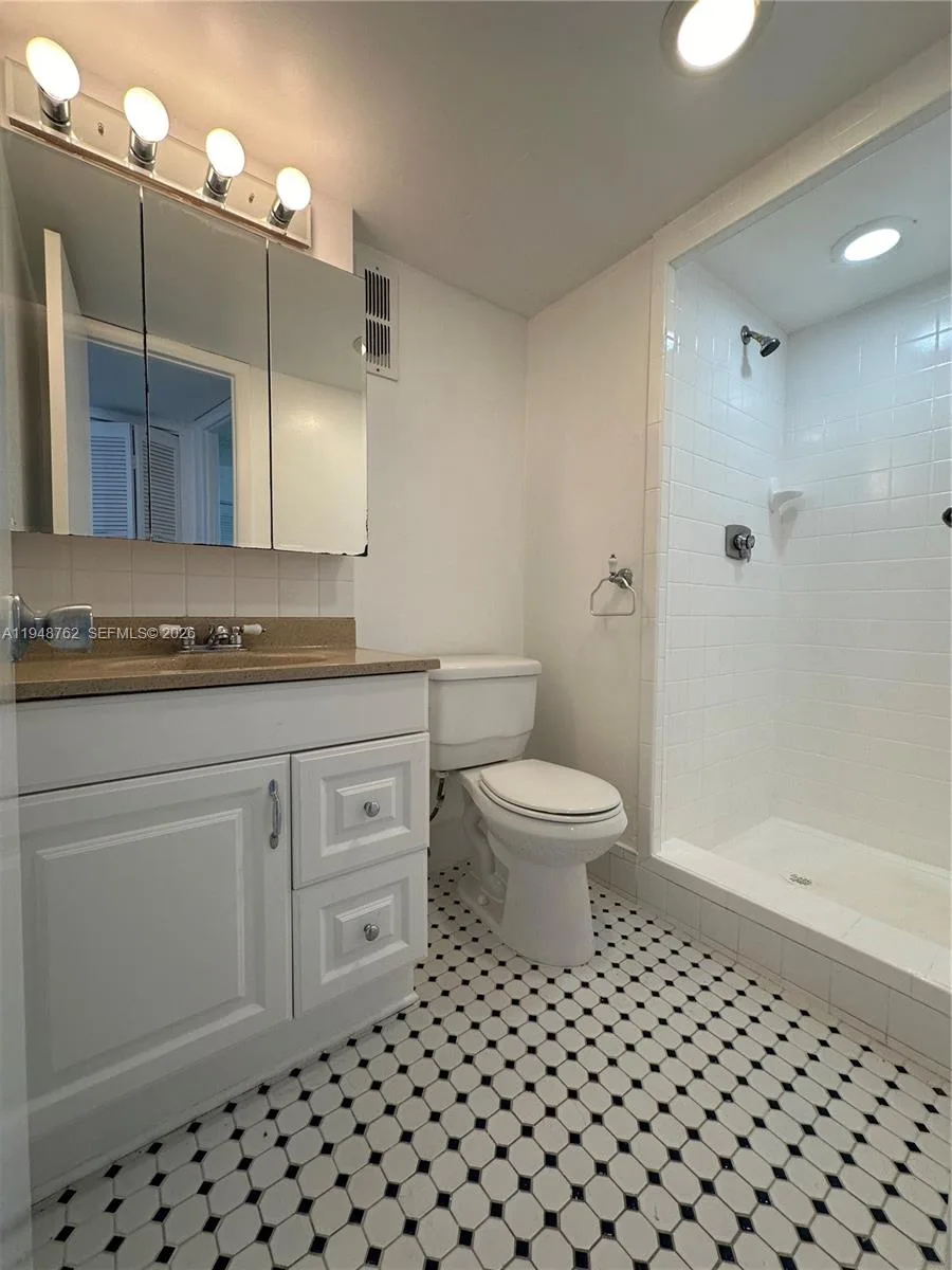 500 Executive Center Dr # 2N, West Palm Beach, FL 33401 photo 10