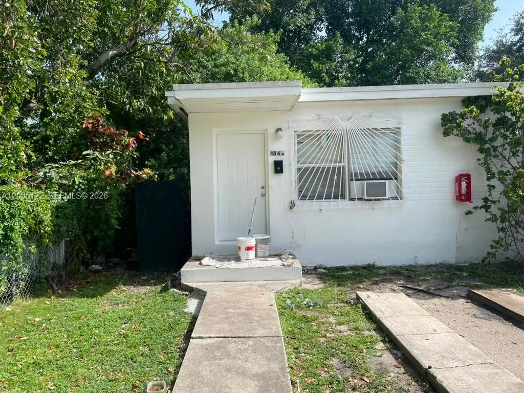 1863 NW 49th St, Miami, FL 33142