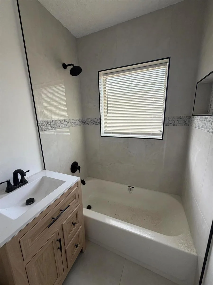 1437 NW 10th Place, Fort Lauderdale, FL 33311 photo 2