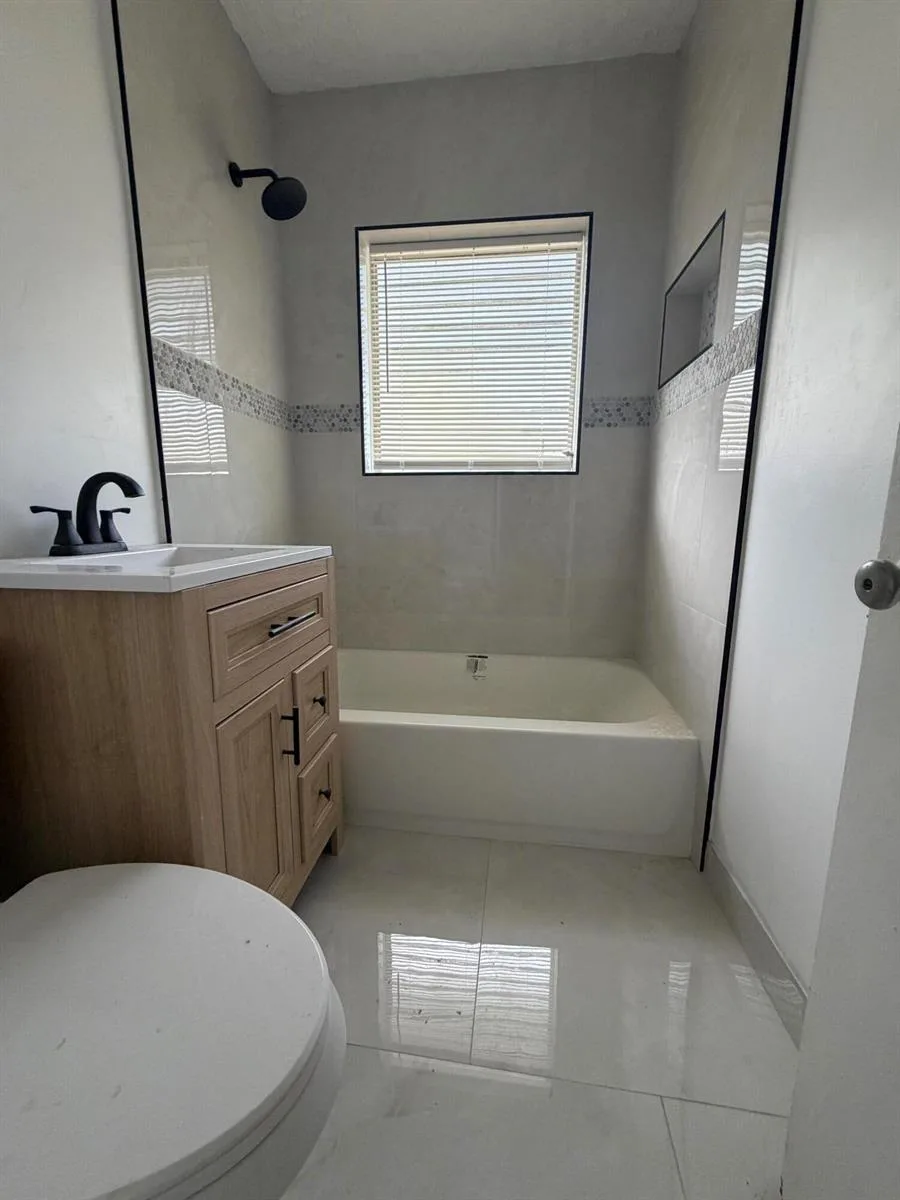 1437 NW 10th Place, Fort Lauderdale, FL 33311 photo 5