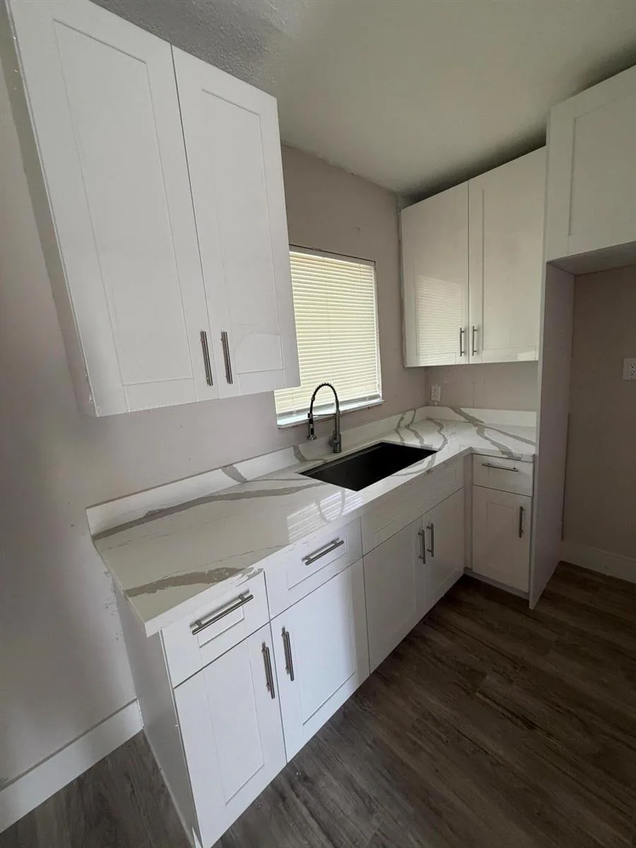 1437 NW 10th Place, Fort Lauderdale, FL 33311 photo 6