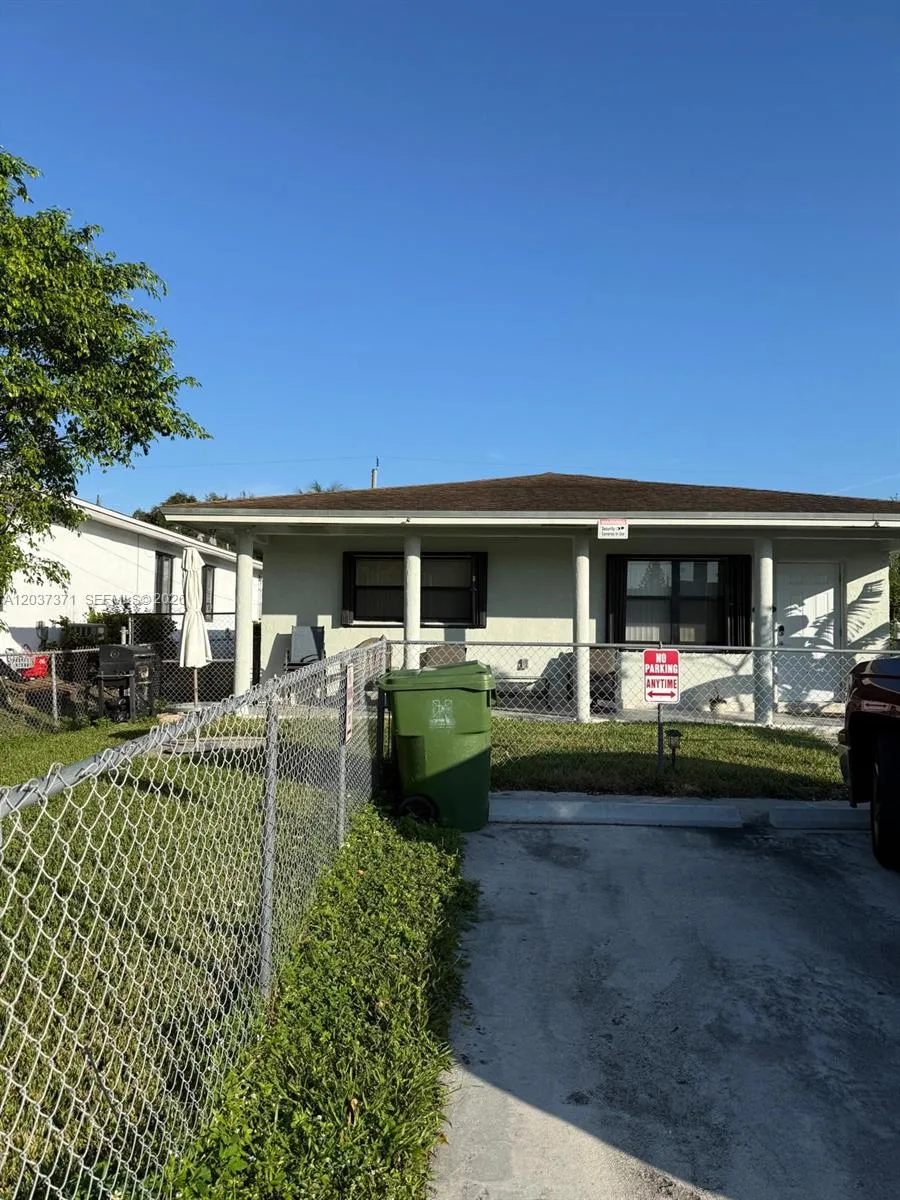 208 NW 7th St # 1, Hallandale Beach, FL 33009