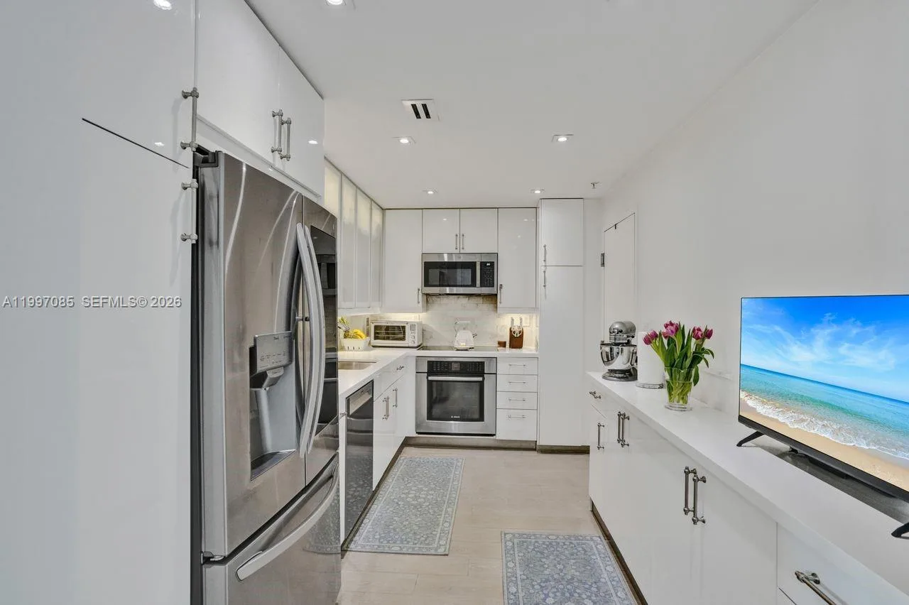 90 Edgewater Dr # 625, Coral Gables, FL 33133