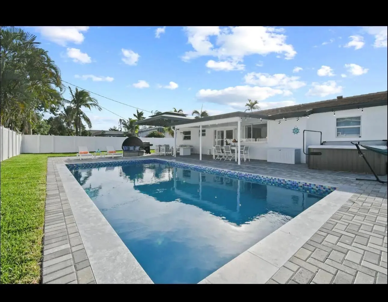5040 NE 22nd Avenue, Lighthouse Point, FL 33064