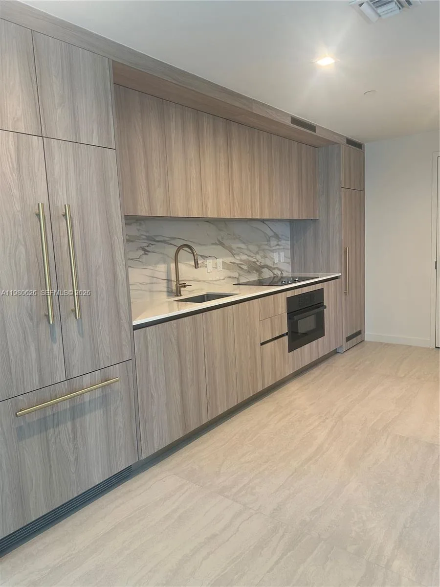 77 SE 5th st # 2506, Miami, FL 33131 photo 2