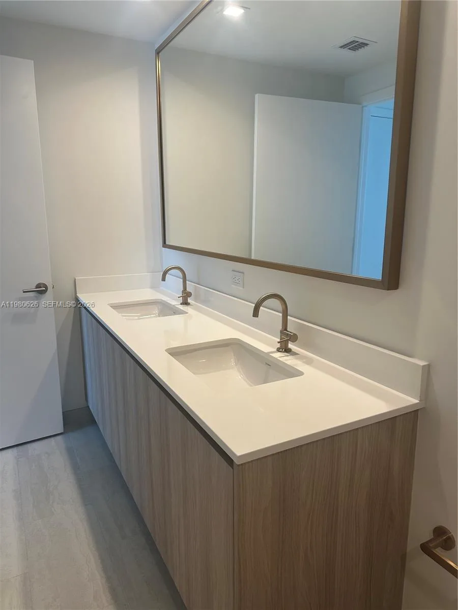77 SE 5th st # 2506, Miami, FL 33131 photo 8