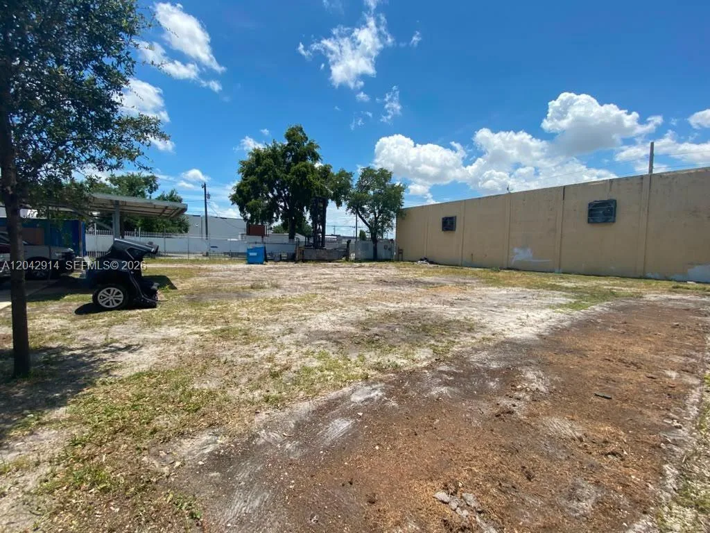 3367 NW 68th St, Miami, FL 33147 photo 3