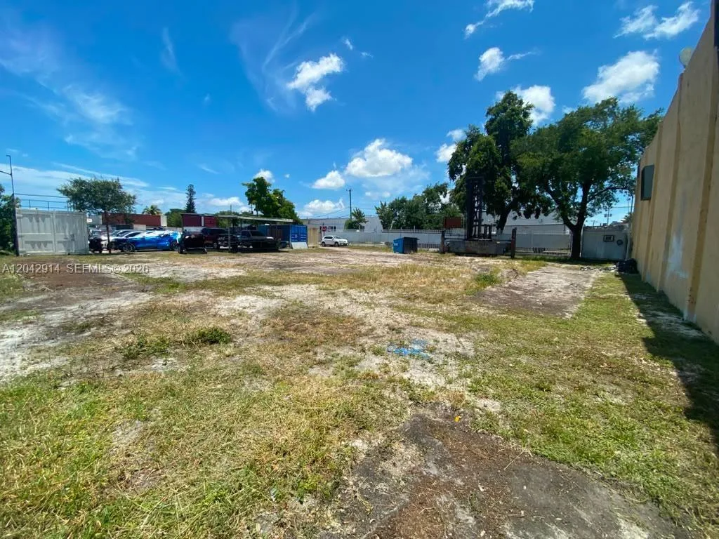 3367 NW 68th St, Miami, FL 33147 photo 5