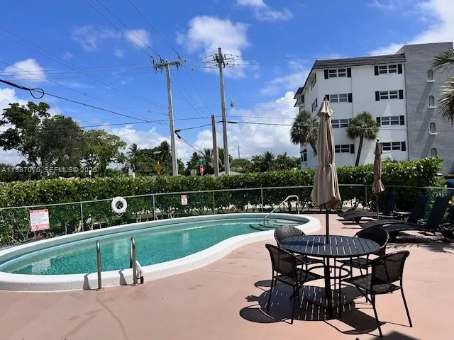 5050 Bayview Dr # 17, Fort Lauderdale, FL 33308 photo 2